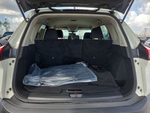 Used 2022 Nissan Rogue S image 11