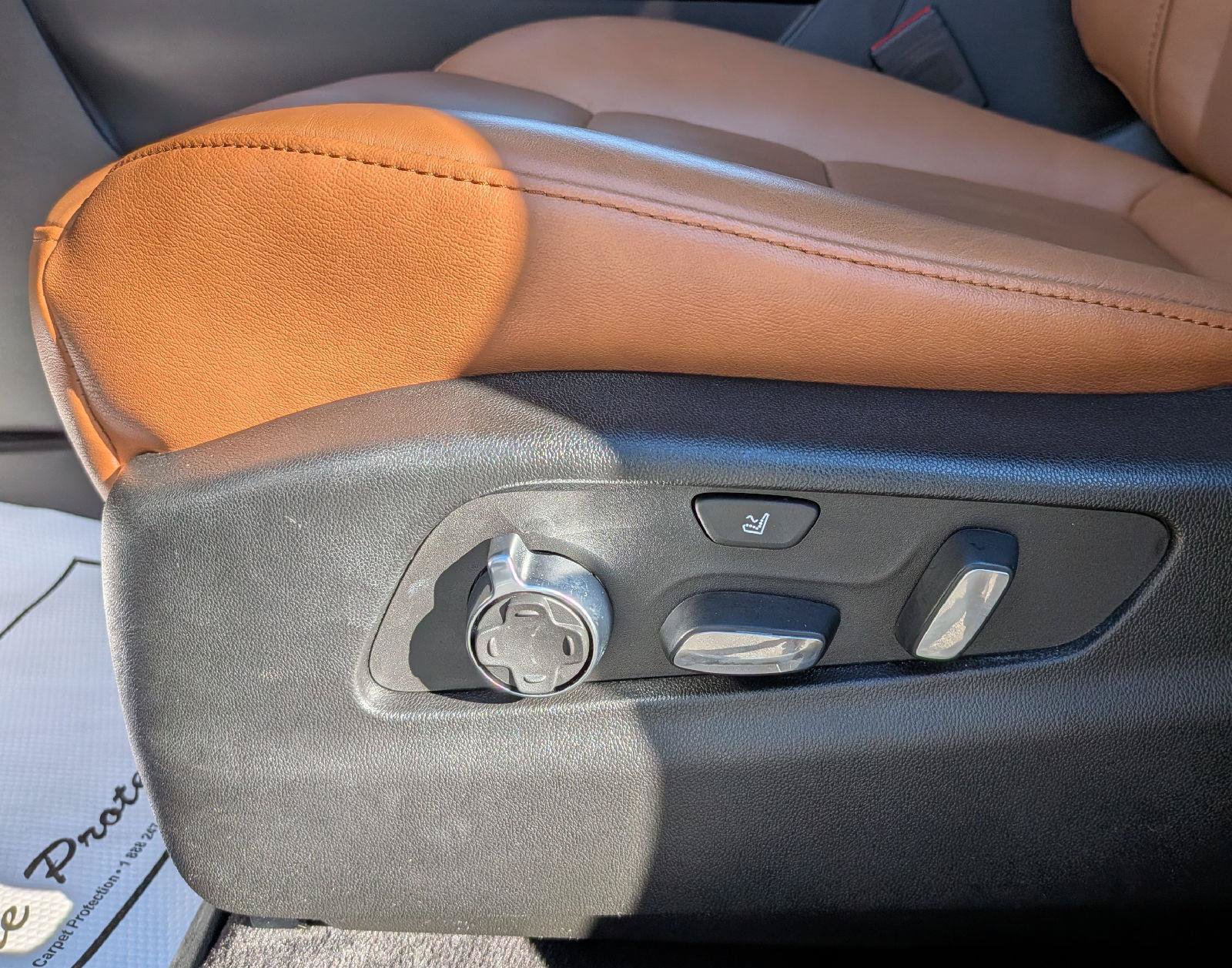 Used 2024 Cadillac XT4 Sport AWD/4WD image 14