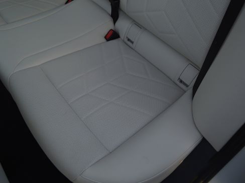 Used 2025 BMW 530i xDrive 530i xDrive w/ Premium Package image 28