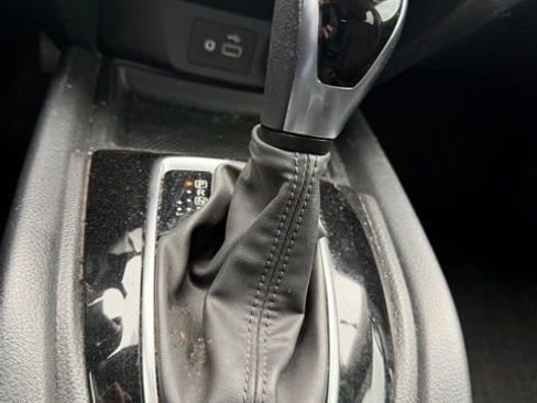 Used 2018 Nissan Rogue SV FWD image 14