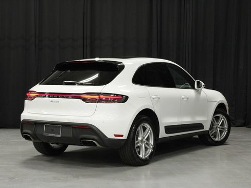 Certified 2025 Porsche Macan AWD/4WD image 5