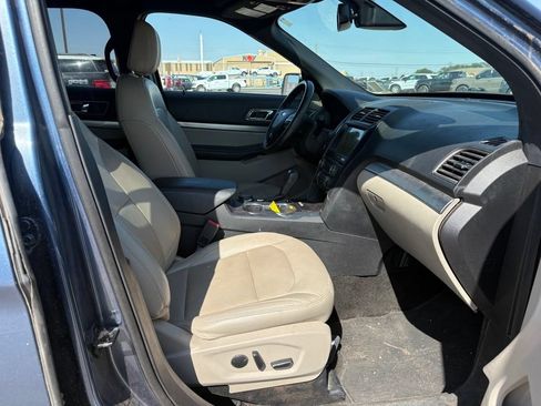 Used 2018 Ford Explorer XLT w/ Equipment Group 202A AWD/4WD image 12