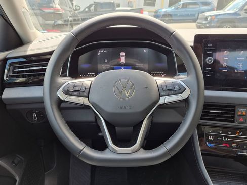 Used 2025 Volkswagen Jetta SE FWD image 15