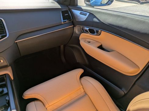 Certified 2024 Volvo XC90 B6 Ultimate w/ Lounge Package image 17