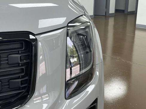 Used 2022 Kia Telluride SX w/ SX Prestige Package AWD/4WD image 9