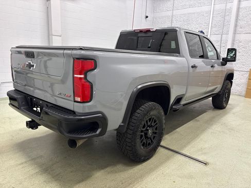 Used 2025 Chevrolet Silverado 2500 ZR2 w/ Technology Package AWD/4WD image 4