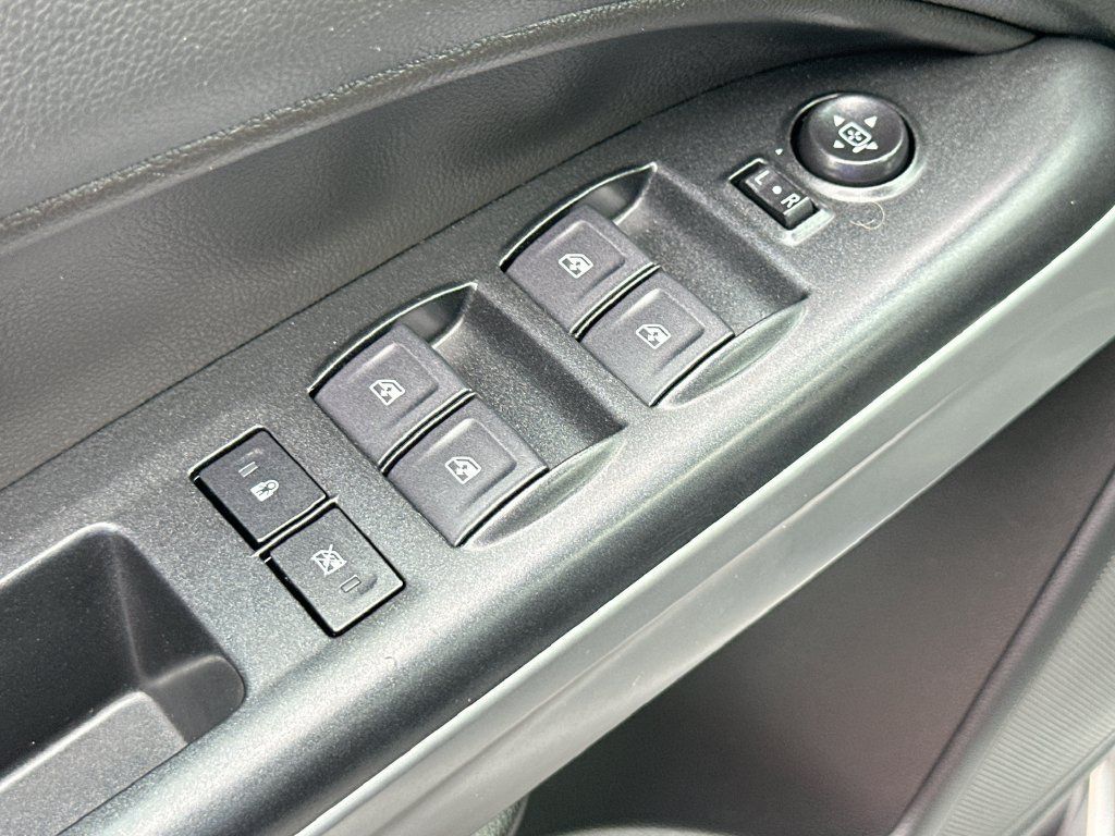 Used 2022 Chevrolet Colorado LT w/ Redline Special Edition AWD/4WD image 17