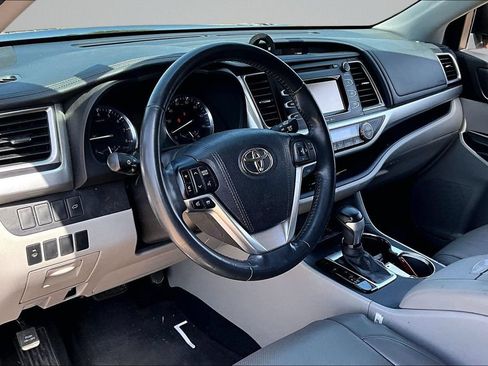 Used 2015 Toyota Highlander Plus AWD/4WD image 11
