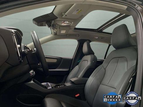 Used 2025 Volvo XC40 B5 Plus image 27