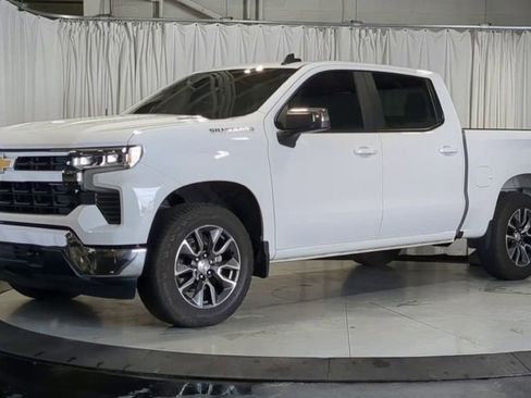 Used 2024 Chevrolet Silverado 1500 LT AWD/4WD image 5