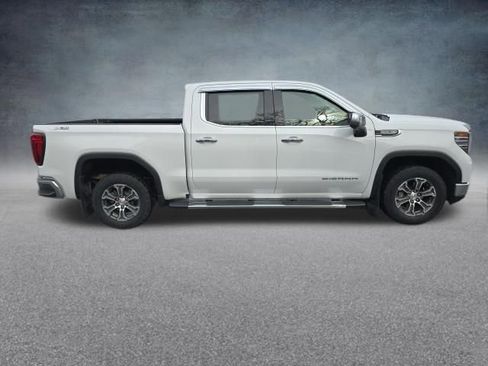 Used 2023 GMC Sierra 1500 SLT w/ SLT Convenience Package AWD/4WD image 11