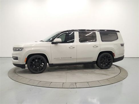 Used 2022 Jeep Grand Wagoneer Series III w/ Rear Seat Video Group 1 image 4