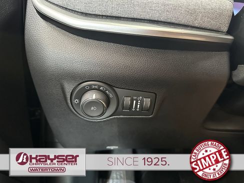 Used 2024 Jeep Compass Latitude AWD/4WD image 19