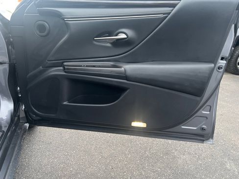 Used 2019 Lexus ES 300h w/ Accessory Package 2 image 11