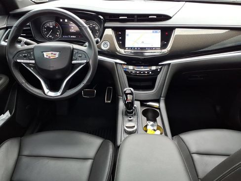 Used 2024 Cadillac XT6 Sport w/ Technology Package AWD/4WD image 17