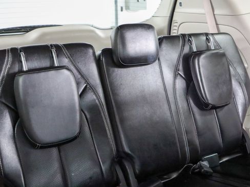 Used 2023 Chrysler Pacifica Touring-L FWD image 29
