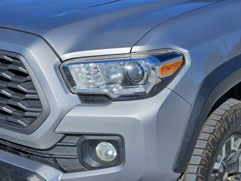 Used 2021 Toyota Tacoma TRD Off-Road w/ Technology Package image 11