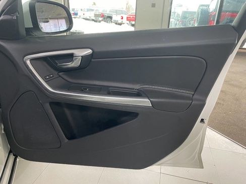 Used 2017 Volvo S60 T5 Dynamic w/ Vision Package image 27