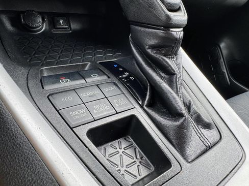 Used 2020 Toyota RAV4 XLE image 20