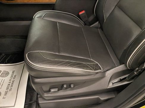 Used 2018 Chevrolet Silverado 1500 High Country image 19