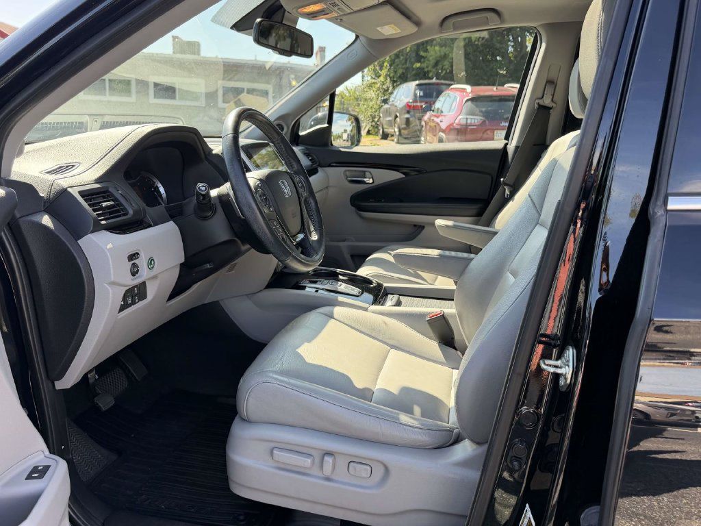 Used 2017 Honda Pilot Touring image 16