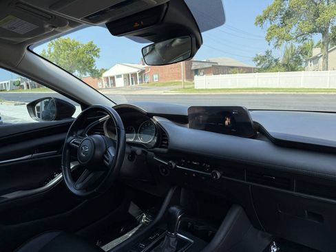 Used 2021 MAZDA MAZDA3 s FWD image 9