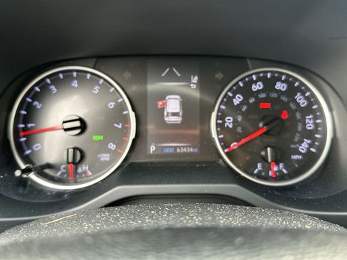 Used 2020 Toyota RAV4 XLE Premium image 10