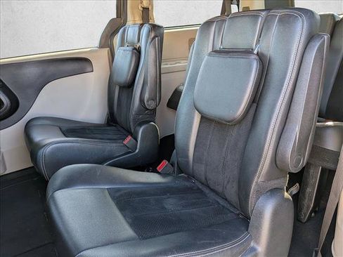 Used 2018 Dodge Grand Caravan SXT FWD image 15