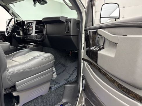 Used 2021 Chevrolet Express 2500 LS w/ Enhanced Convenience Package RWD image 19