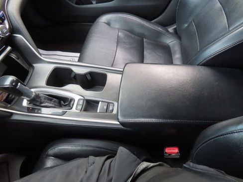 Used 2018 Honda Accord Touring image 27