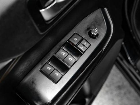 Used 2019 Toyota Highlander XLE FWD image 42