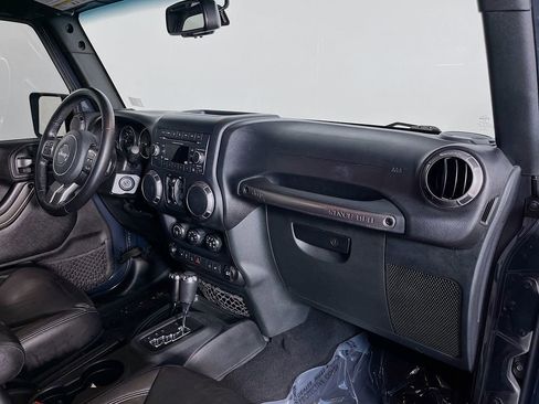 Used 2018 Jeep Wrangler Unlimited Sahara AWD/4WD image 33