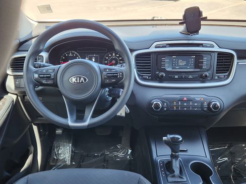 Used 2017 Kia Sorento LX AWD/4WD image 15