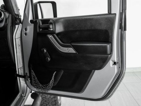 Used 2014 Jeep Wrangler Unlimited Sport AWD/4WD image 36
