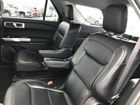 Used 2023 Ford Explorer XLT image 18