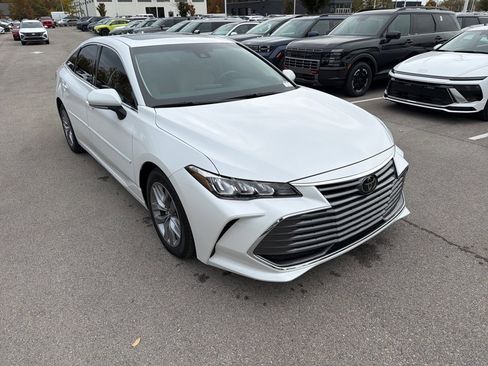 Used 2019 Toyota Avalon XLE image 4