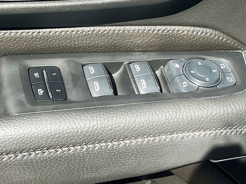 Used 2024 GMC Yukon XL Denali AWD/4WD image 18