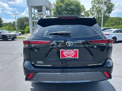 Used 2025 Toyota Highlander Limited AWD/4WD image 8