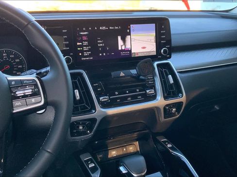 Used 2022 Kia Sorento SX AWD/4WD image 6