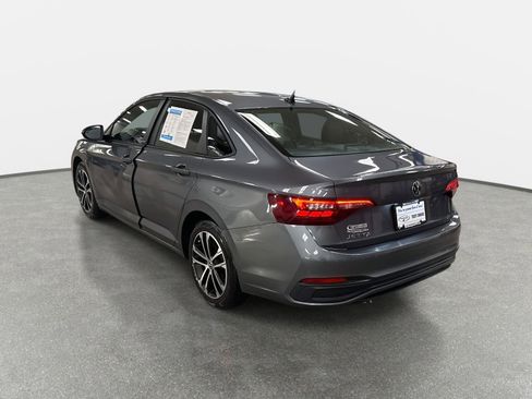 Used 2024 Volkswagen Jetta Sport image 7