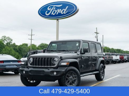 Used 2024 Jeep Wrangler Unlimited Sport AWD/4WD image 2