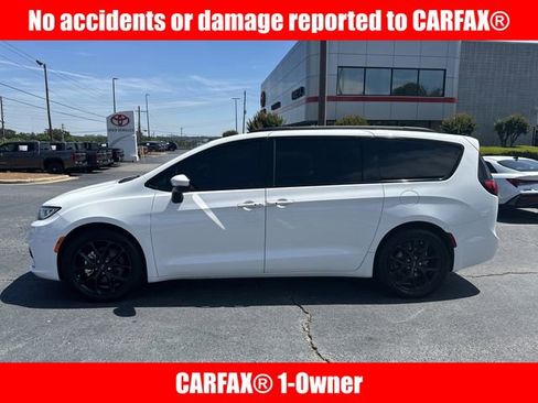 Used 2023 Chrysler Pacifica Touring-L w/ S Appearance Package FWD image 2