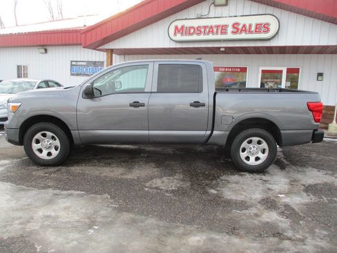 Used 2023 Nissan Titan S image 4