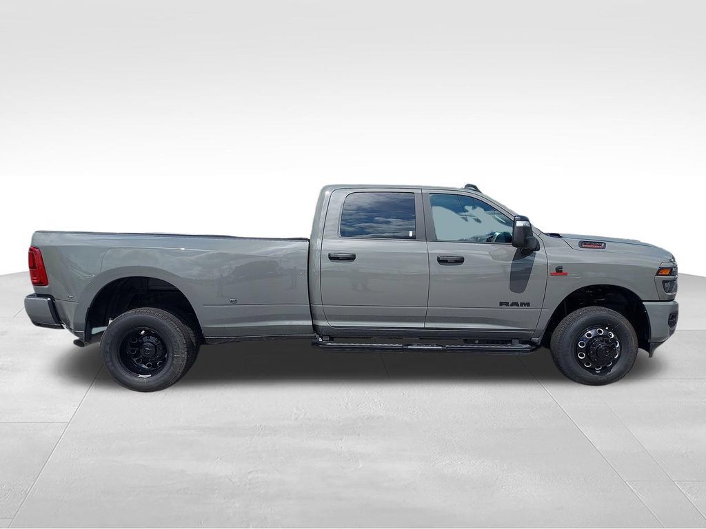 New 2026 RAM 3500 Big Horn AWD/4WD image 6