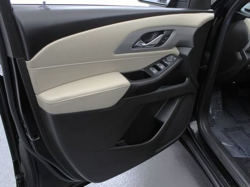 Used 2022 Chevrolet Traverse LS FWD image 24