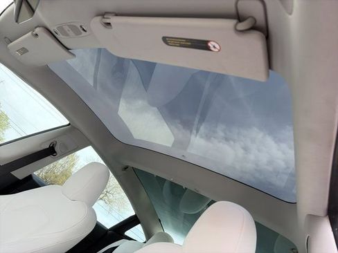 Used 2023 Tesla Model 3 Performance image 25