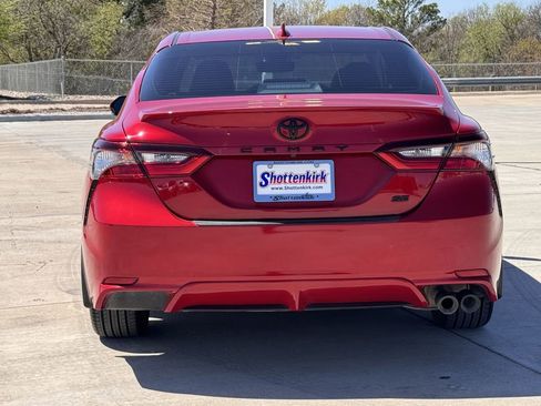 Used 2022 Toyota Camry SE image 5