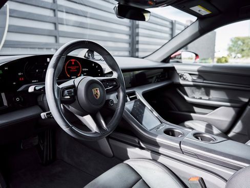 Used 2021 Porsche Taycan 4S image 2