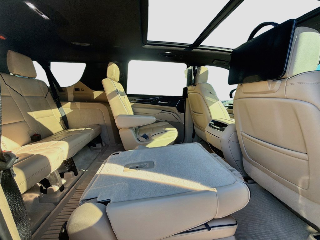 Used 2024 Cadillac Escalade ESV Premium Luxury w/ Performance Package AWD/4WD image 31