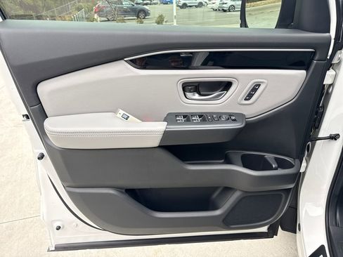 Certified 2025 Honda Pilot EX-L image 13